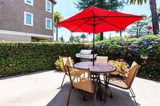 The Crossroads in Van Nuys, CA - Building Photo - Building Photo