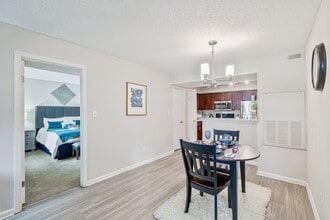 St. Croix Apartments in Virginia Beach, VA - Building Photo - Building Photo