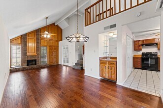 25 Regency Ln in Houston, TX - Building Photo - Building Photo