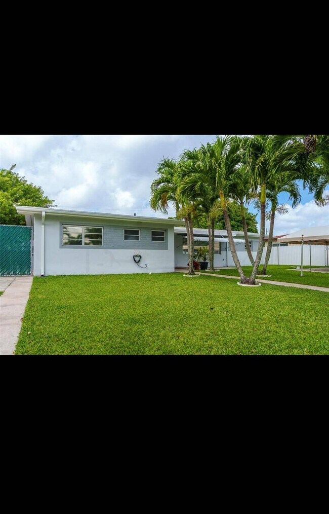 6630 W 5th Pl in Hialeah, FL - Building Photo - Building Photo