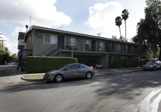 13161 Oxnard St in Van Nuys, CA - Foto de edificio - Building Photo