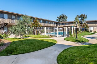 Somerset Villas in Westminster, CA - Building Photo