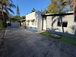 3373 SW 29th Terrace in Miami, FL - Building Photo - Building Photo