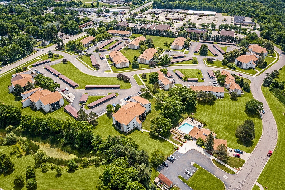 Benson Hills Apartments in Haslett, MI - Building Photo
