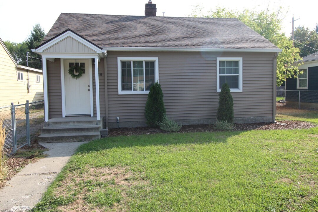 418 E Hawthorne Rd in Spokane, WA - Building Photo