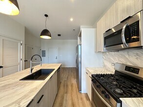 6340 W Belmont Ave, Unit A03W in Chicago, IL - Building Photo - Building Photo