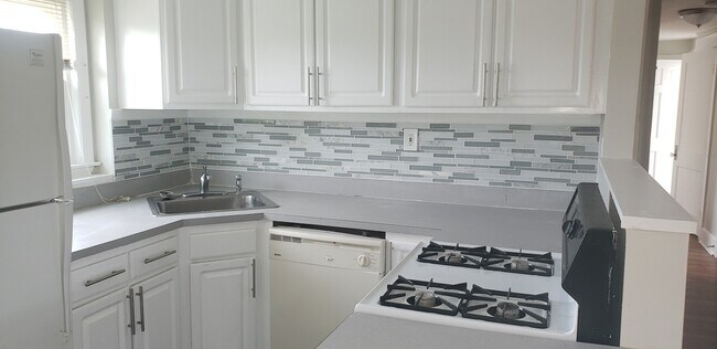 25 S End Rd, Unit 2nd in East Haven, CT - Building Photo - Building Photo