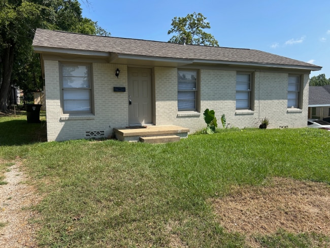 property at 1118 Woodley St