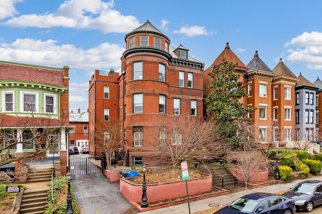 Girard Crossing in Washington, DC - Building Photo - Building Photo