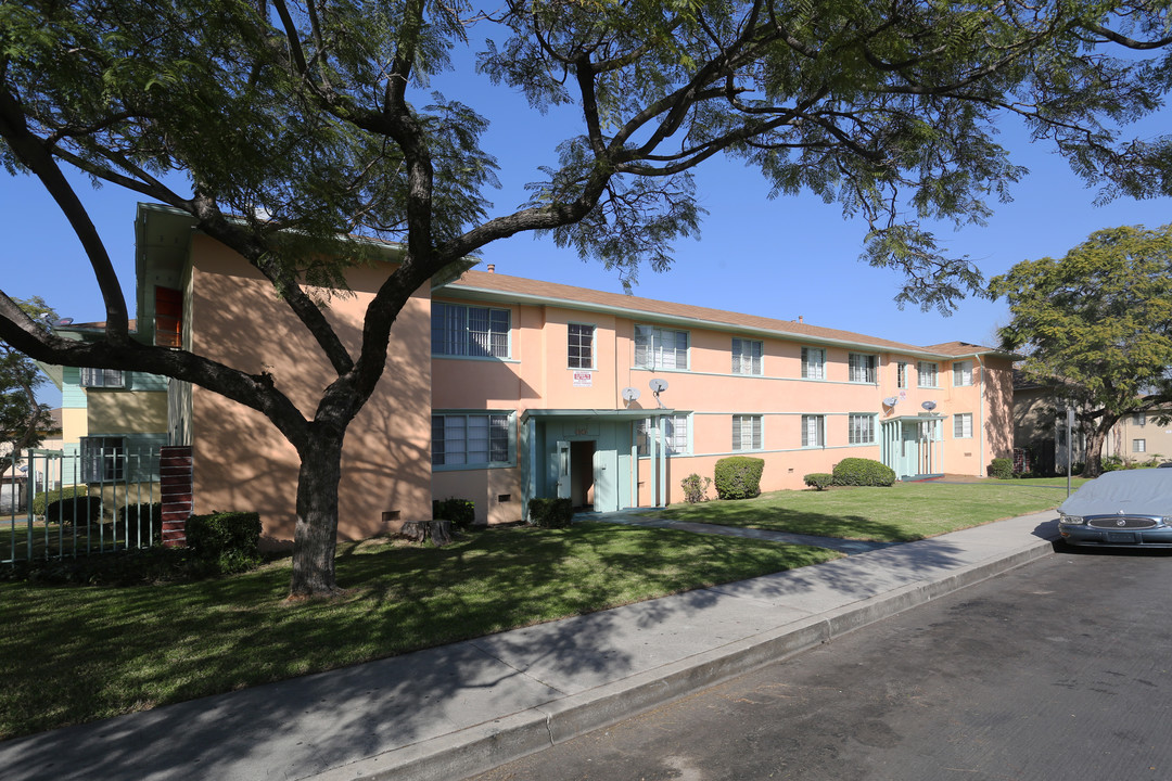 Buckingham Apartments in Los Angeles, CA - Building Photo