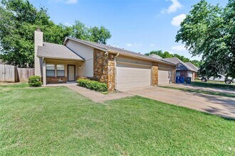 7008 S 78th E Ave in Tulsa, OK - Building Photo - Building Photo