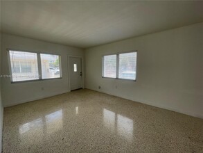 940 SW 4th Ave in Miami, FL - Foto de edificio - Building Photo