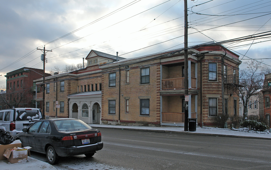 39 W McMillan St in Cincinnati, OH - Building Photo