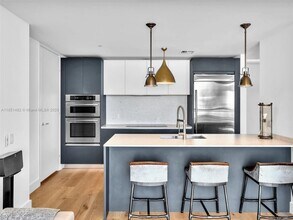 1300 Brickell Bay Dr, Unit 4202 in Miami, FL - Building Photo - Building Photo