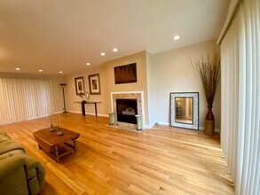 138 Green Bay Rd in Glencoe, IL - Building Photo - Building Photo