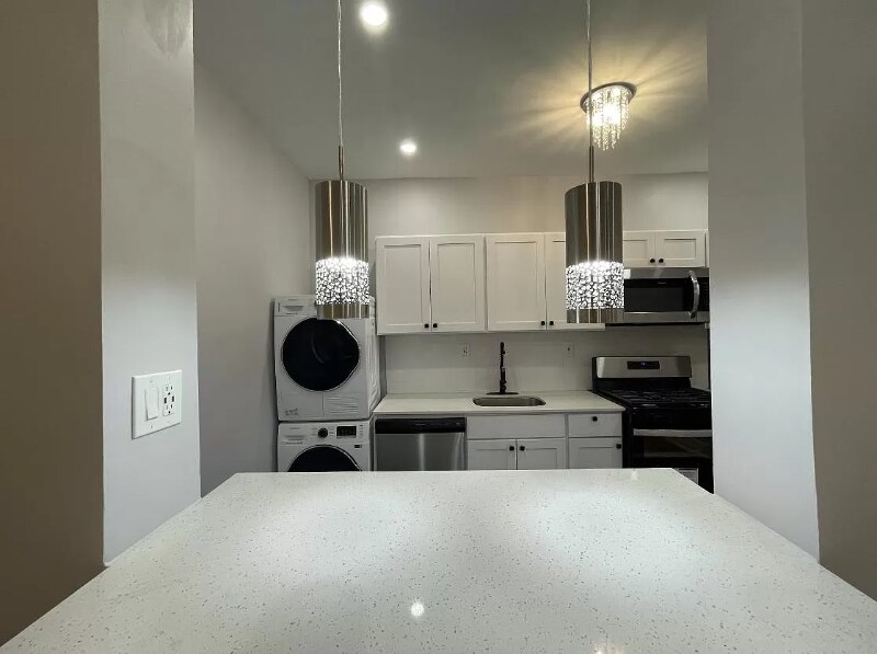 1 Dewitt Rd in Elizabeth, NJ - Building Photo