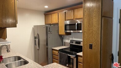 4260 Vía Arbolada in Los Angeles, CA - Building Photo - Building Photo