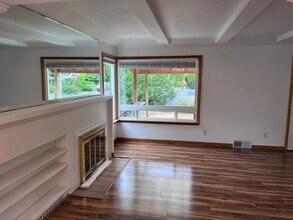 321 Olympic Ave in Bremerton, WA - Building Photo - Building Photo