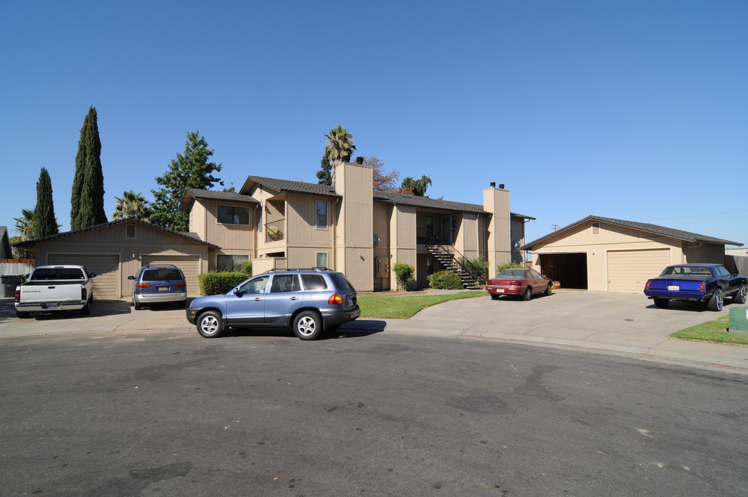 123 Adobe Ct in Lodi, CA - Building Photo