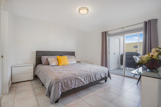 17801 N Bay Rd in Sunny Isles Beach, FL - Building Photo - Building Photo