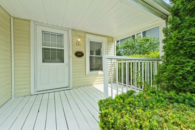 921 Dodge St in Lake Geneva, WI - Building Photo - Building Photo