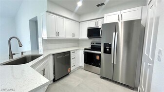 8275 Ibis Club Dr in Naples, FL - Building Photo