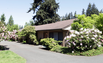 Arbor Court Apartments in Edmonds, WA - Building Photo - Building Photo