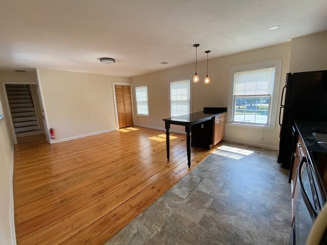 10 N Main St, Unit 10A in Upton, MA - Building Photo - Building Photo
