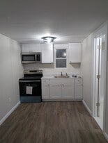 82 Seaside Ave, Unit 1 in Patchogue, NY - Building Photo