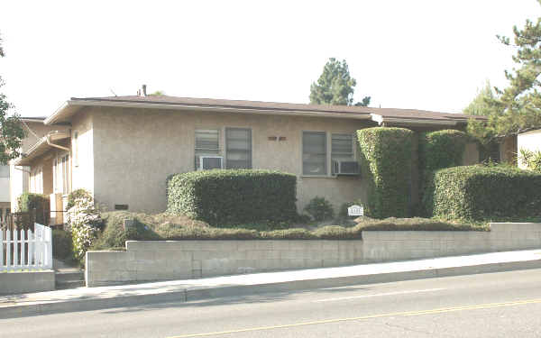 4129 Ocean View Blvd in Montrose, CA - Foto de edificio - Building Photo