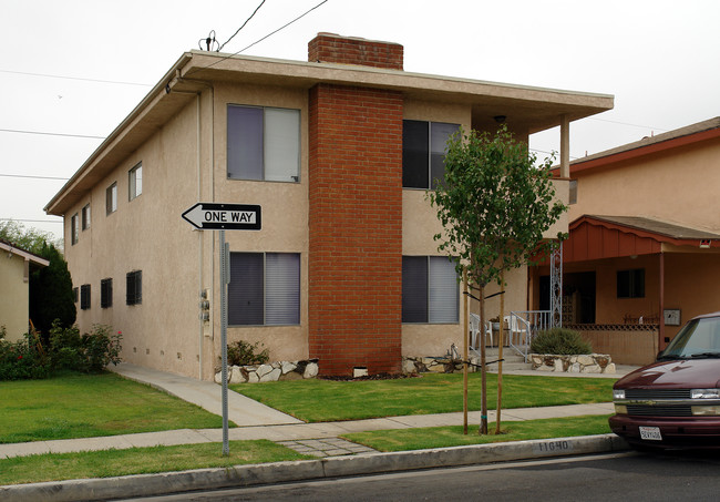 11640 Gale Ave in Hawthorne, CA - Foto de edificio - Building Photo