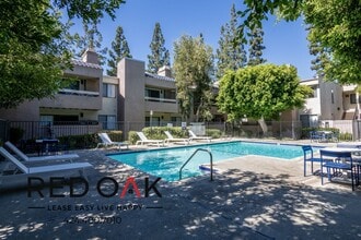 7810 Topanga Canyon Blvd in Canoga Park, CA - Building Photo - Building Photo