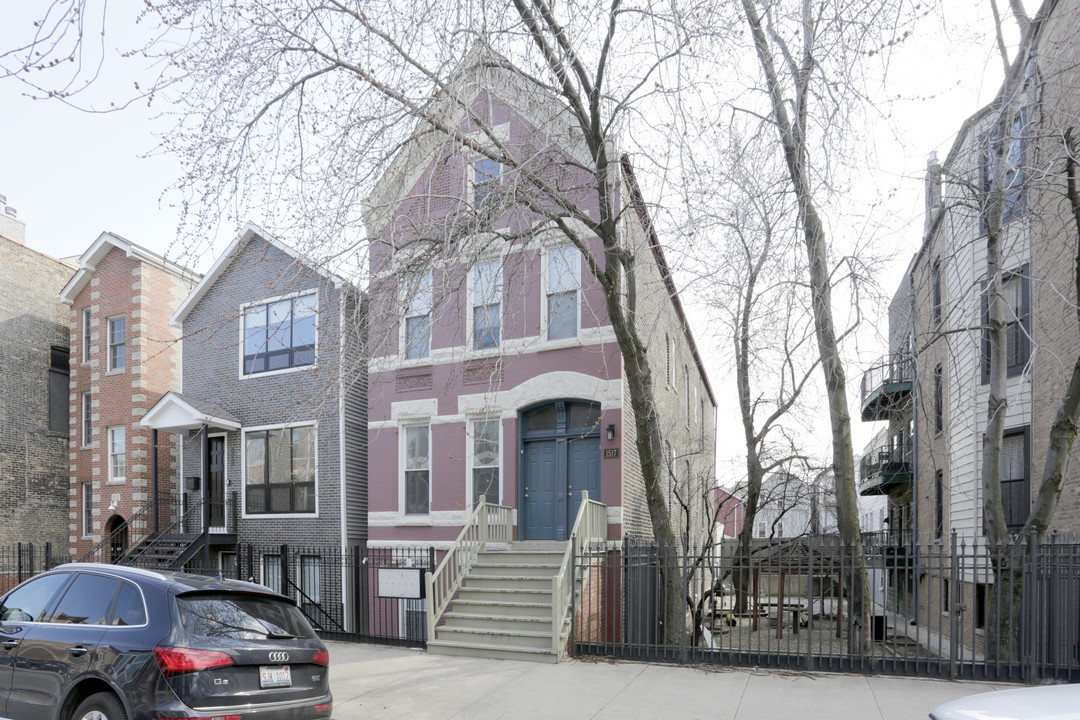 1517 W Cortez St in Chicago, IL - Building Photo