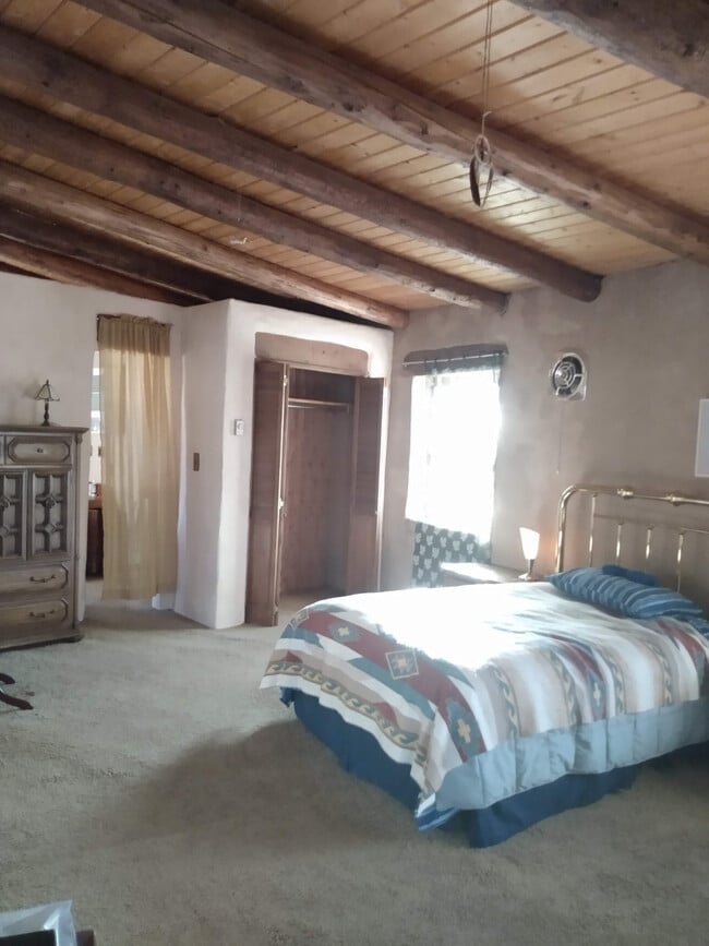 26 Banana Ln in Santa Fe, NM - Foto de edificio - Building Photo