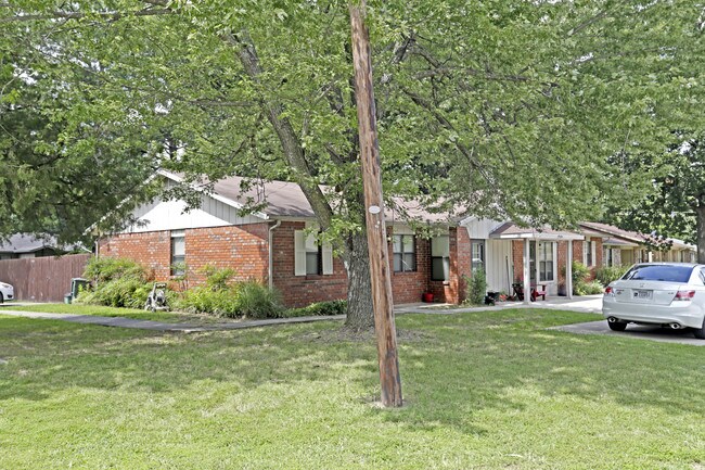 2909-2927 N Susan Carol Ln in Fayetteville, AR - Foto de edificio - Building Photo