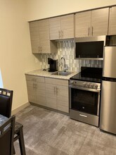 1417 W 9th St in Cleveland, OH - Foto de edificio - Building Photo