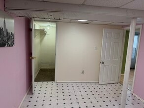 976 Jerusalem Ave, Unit Pet friendly in Uniondale, NY - Foto de edificio - Building Photo