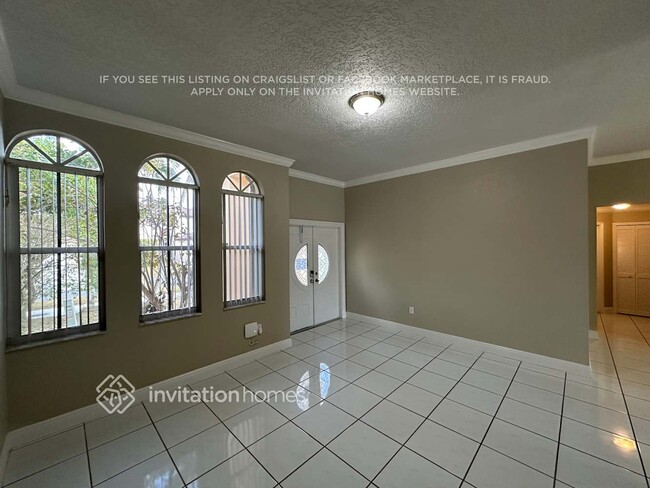 8210 SW 163rd Pl in Miami, FL - Foto de edificio - Building Photo