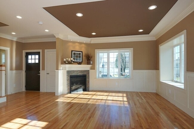 276 Waverley Ave, Unit 1 in Watertown, MA - Foto de edificio - Building Photo