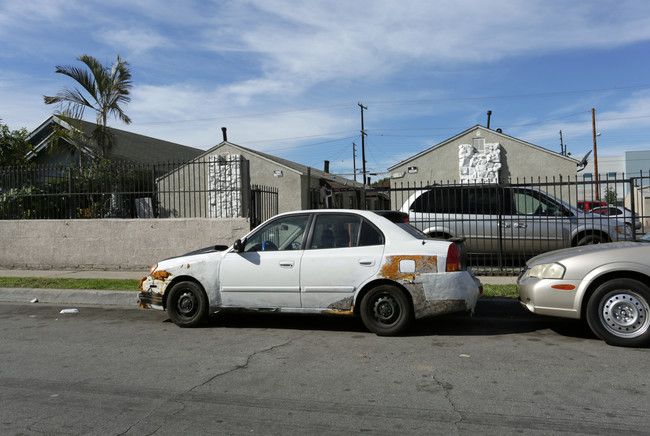 5895-5909 Makee St in Los Angeles, CA - Building Photo - Building Photo