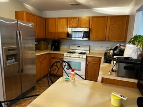 811 Symphony Dr in Aurora, IL - Building Photo - Building Photo