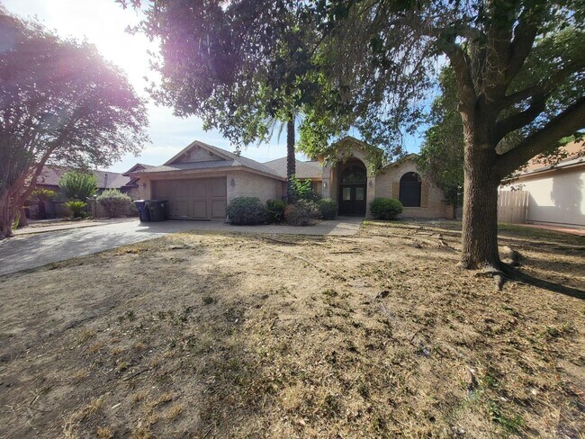 1530 Serene Dr in Laredo, TX - Building Photo - Building Photo