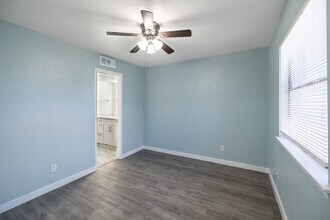 VILLA VALENCIA in Irving, TX - Building Photo - Interior Photo