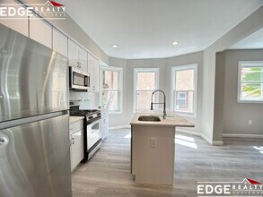 44 Long Ave, Unit 1 in Boston, MA - Foto de edificio - Building Photo