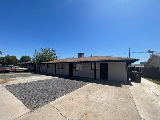 3317 W Camelback Rd in Phoenix, AZ - Building Photo - Building Photo