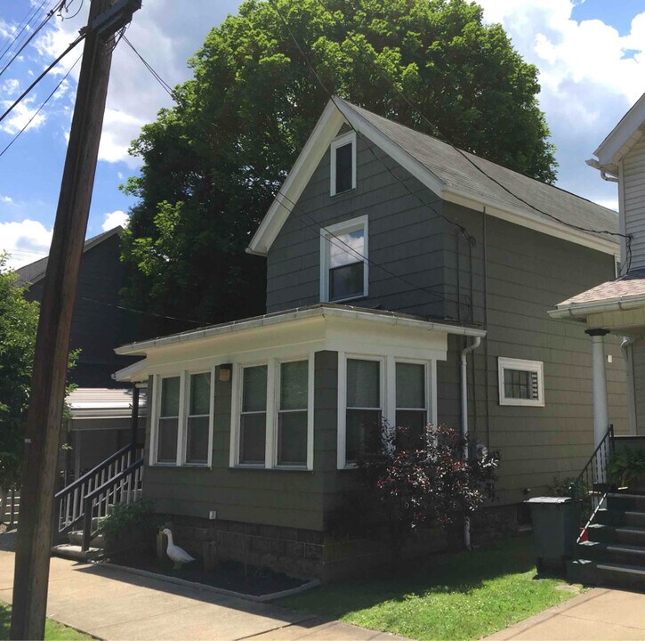 1107 Otter St in Franklin, PA - Building Photo
