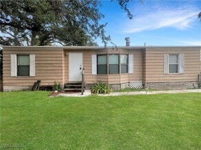 7574 Grady Dr in North Fort Myers, FL - Building Photo - Building Photo