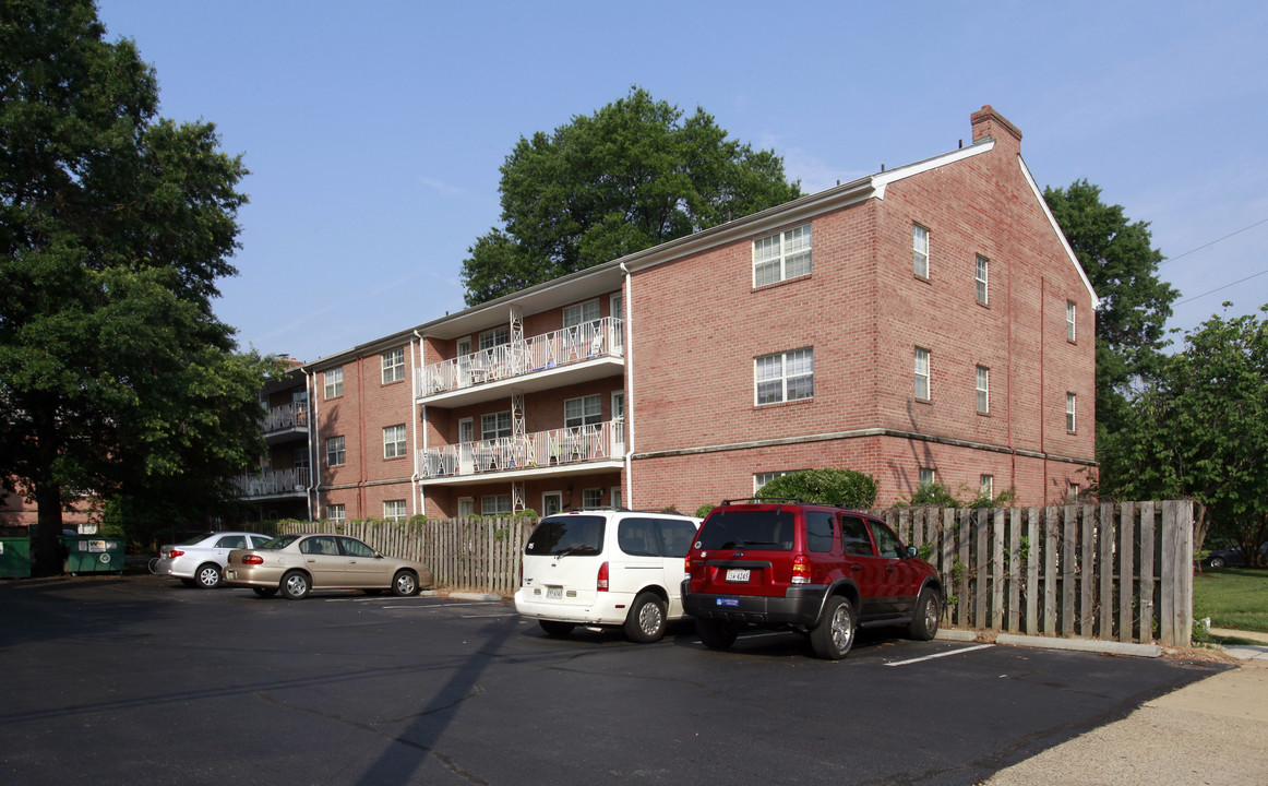 Park Lyn in Arlington, VA - Building Photo