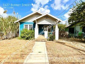 1427 Burnet St in San Antonio, TX - Building Photo