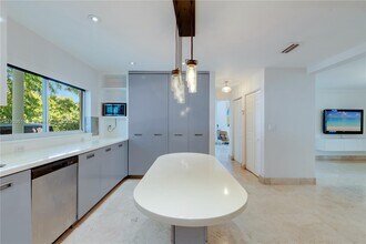 525 Ridgewood Rd in Key Biscayne, FL - Building Photo - Building Photo